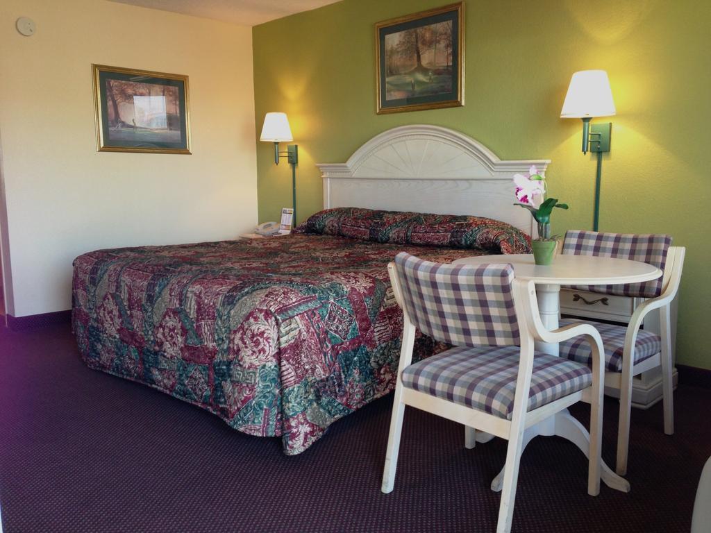 Holiday Terrace Inn - Пиджен-Фордж Экстерьер фото